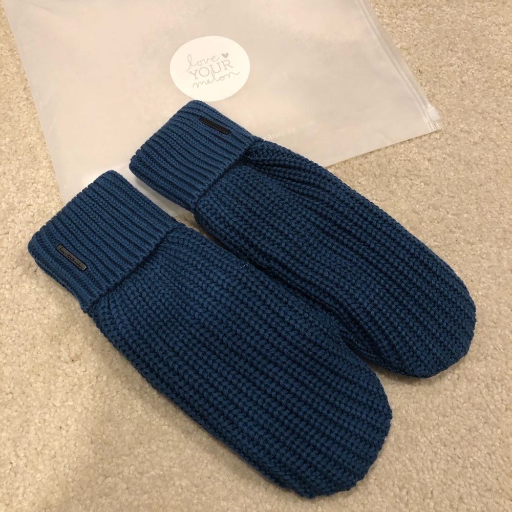 Mittens Love Your Melon Navy S/M NEW in package